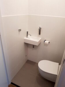 Foto WC gekit door kitservicefriesland